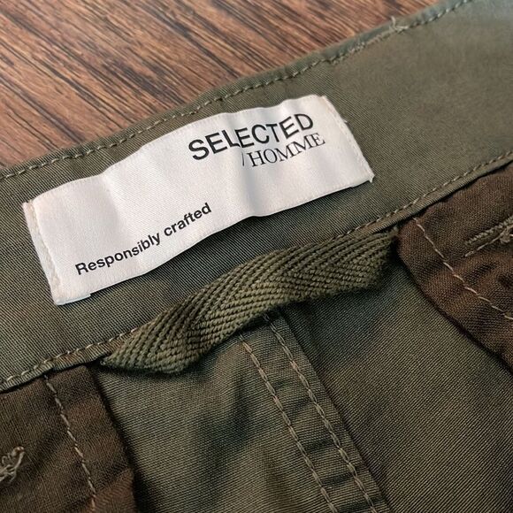 NWT SELECTED HOMME Ricko Stretch Cotton Cargo Shorts In Beetle - size L - Picture 3 of 5